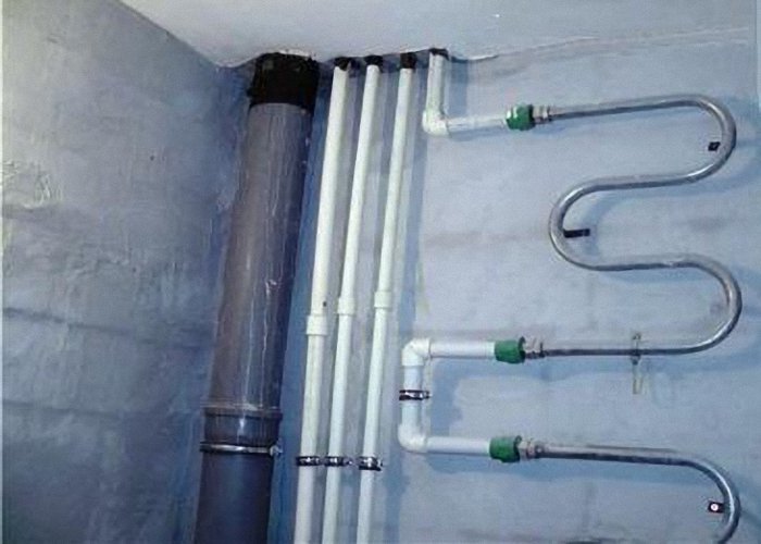 How to properly install pipes in the bathroom?