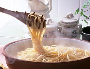How to cook pasta in a saucepan: recipes for making cones, spaghetti and nests