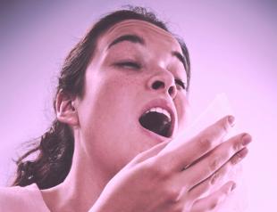 What does it mean to sneeze at a certain time and day of the week - interpretation of signs about sneezing