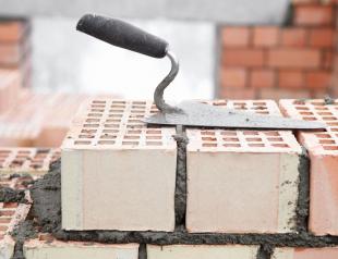 Brick treatment before laying Is it necessary to wet silicate brick before laying